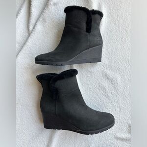 NEW UGG Devorah Black suede ankle Boots US 10 /‎ EU 41 / UK 8 waterproof Wedge